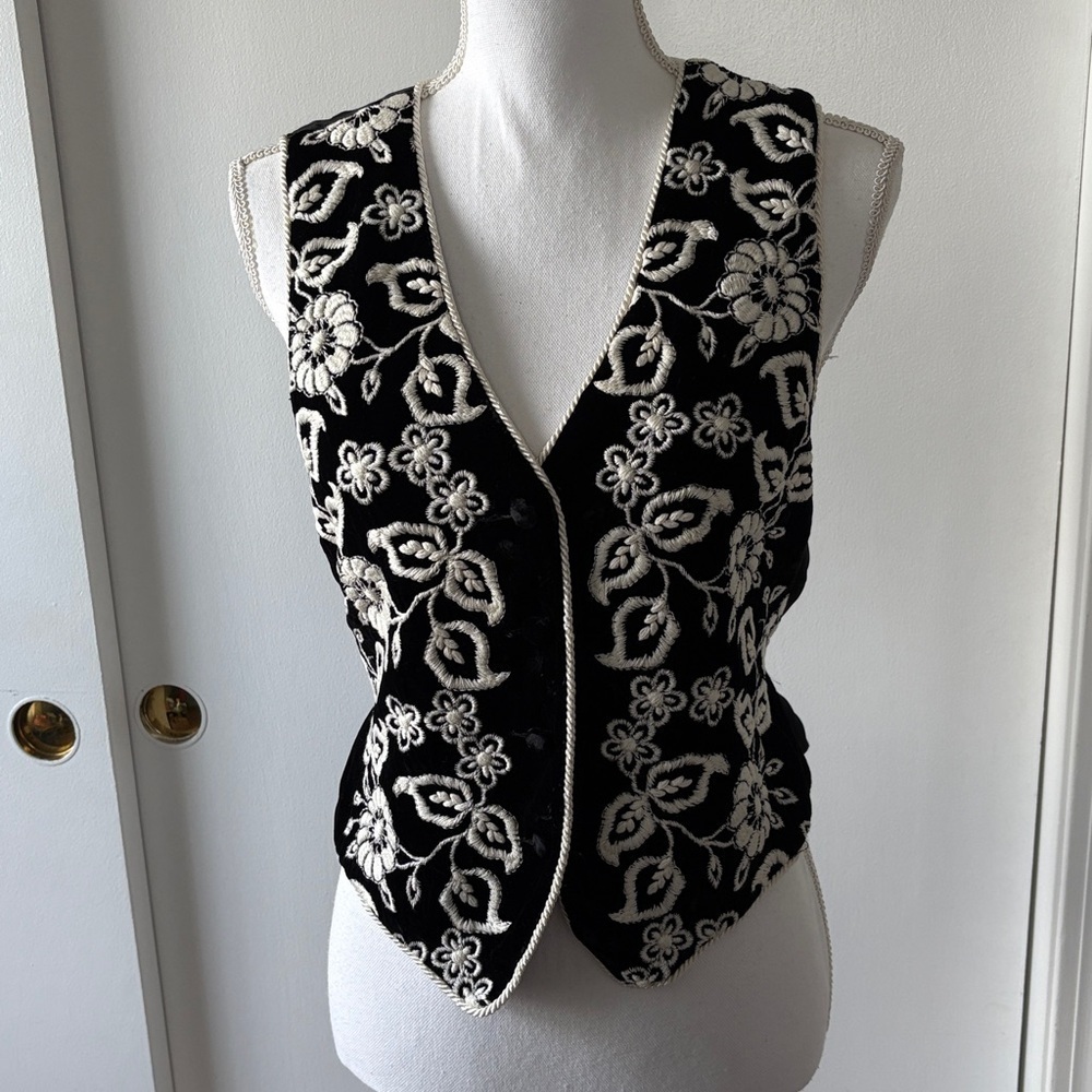 Vintage Black Velvet Embroidered Button Front Vest S
